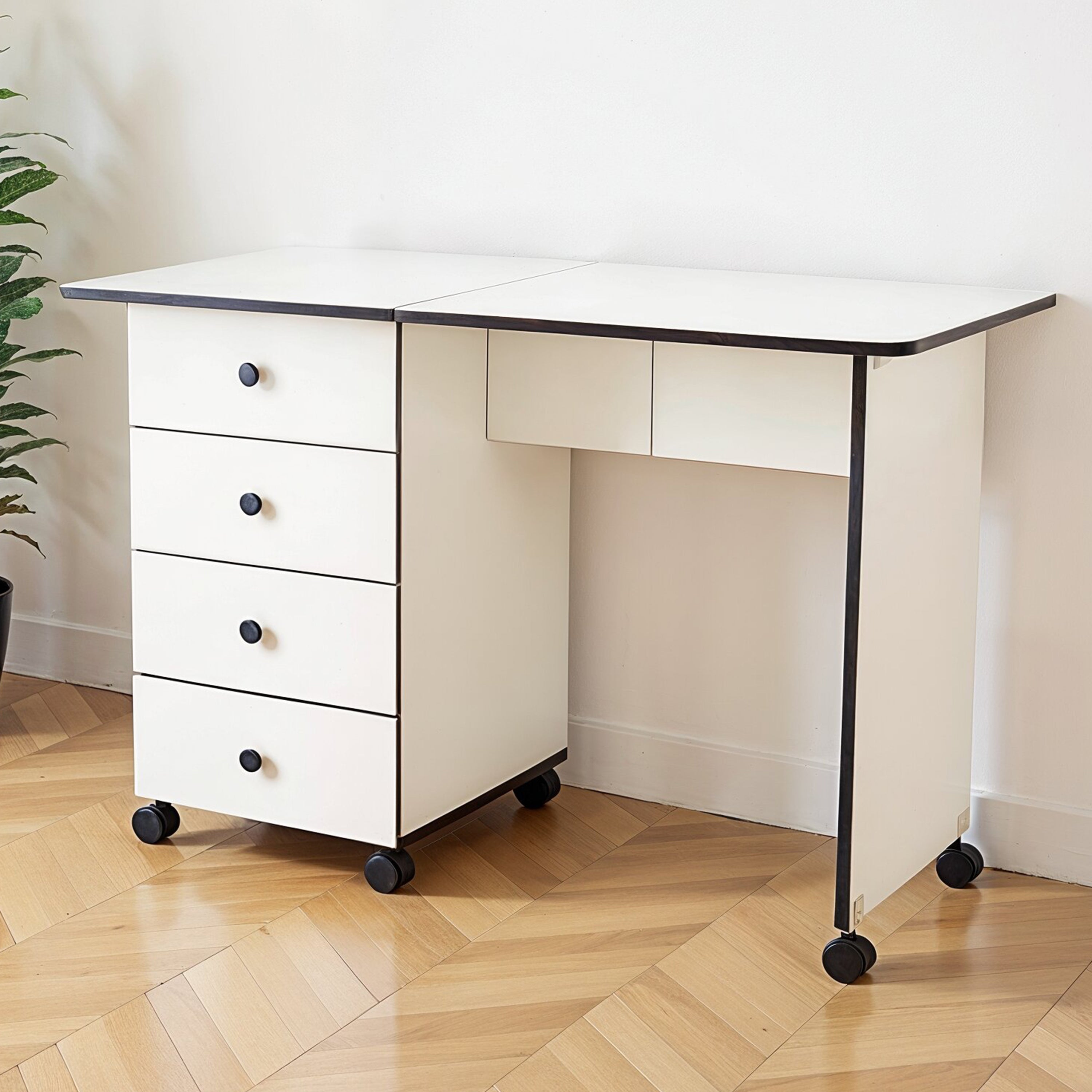Portable Sewing Table D9